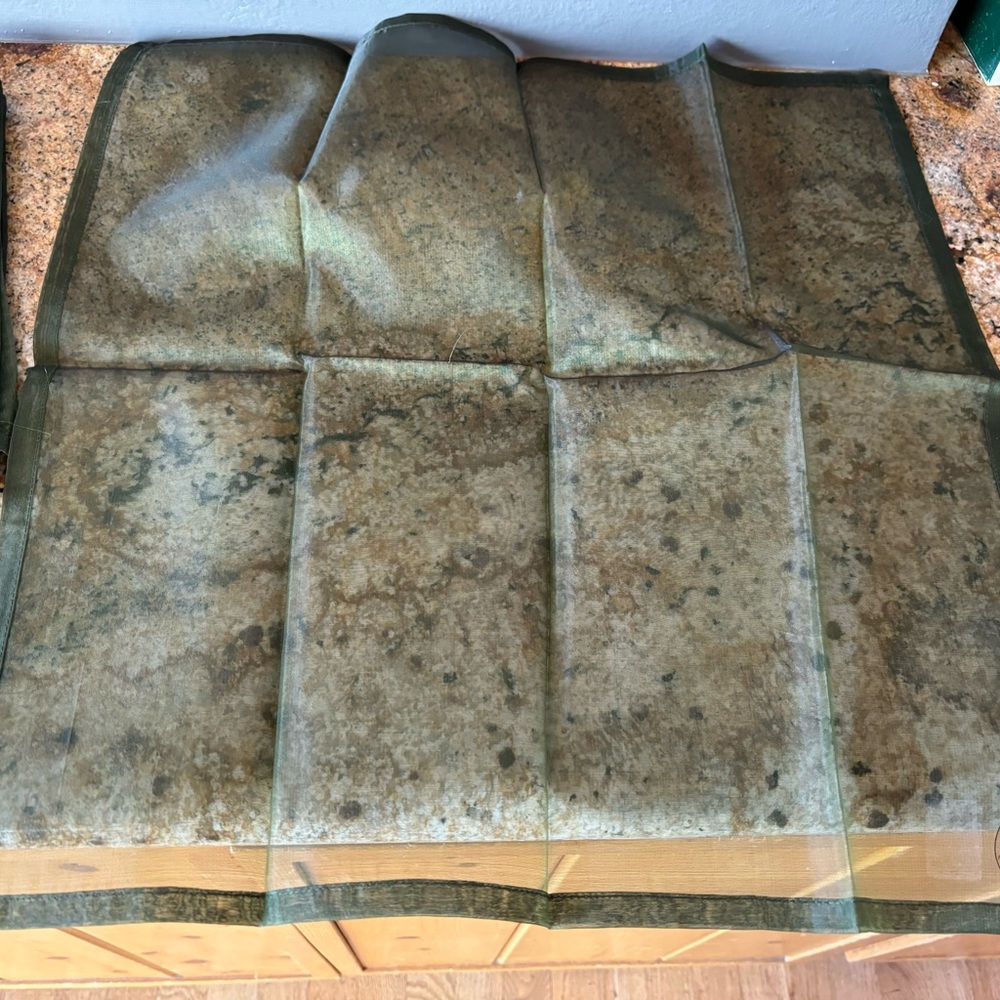Pottery Barn NWT set of 6 nylon silk green dinner napkins